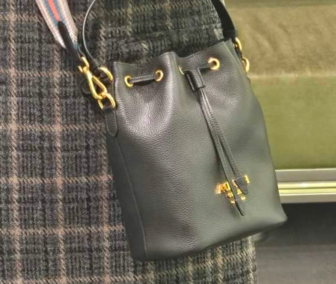 PRADA 가죽 버킷백 상품이미지1