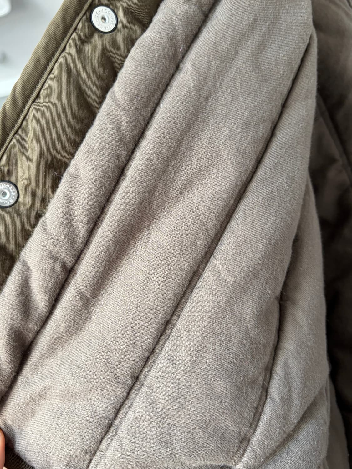 유니클로 U 숏패딩 카키 s  여성용 유니클로르메르 상품이미지10