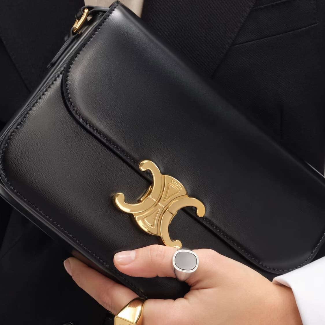 셀린느 클래식 트리옹프 백 샤이니 카프스킨 블랙 상품이미지3