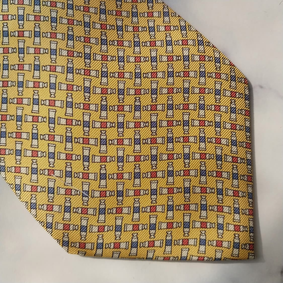 던힐 실크 옐로우 페인트 모티브 넥타이 9cm A등급 K2103
 상품이미지5