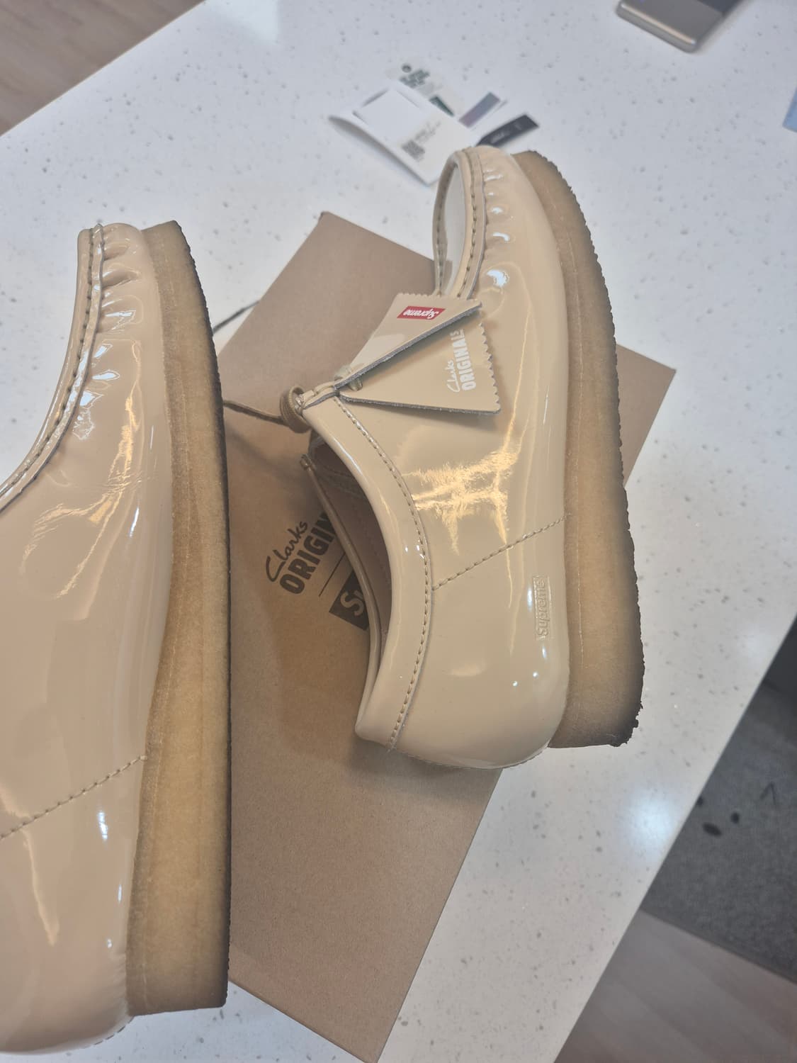 슈프림 x 클락스 왈라비 상품이미지6