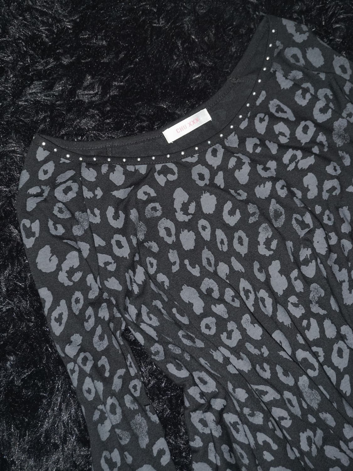 (chuxxx) neck rhinestone long sleeve  상품이미지3