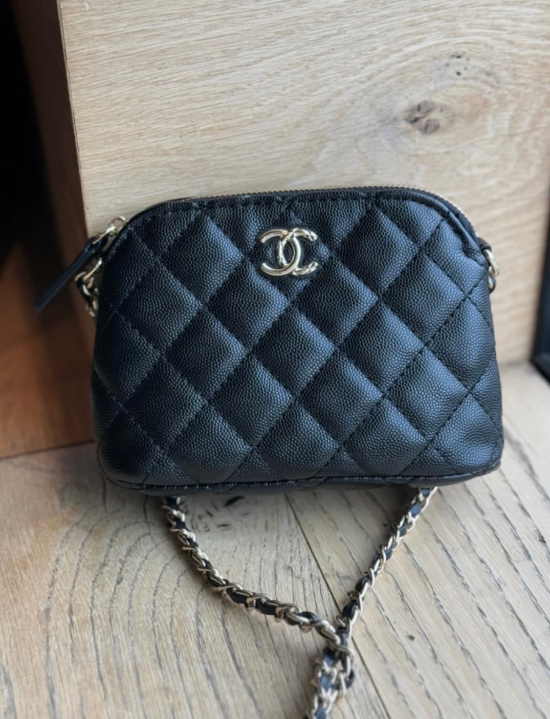 샤넬 뷰티 캐비어 반달 크로스백 상품이미지2