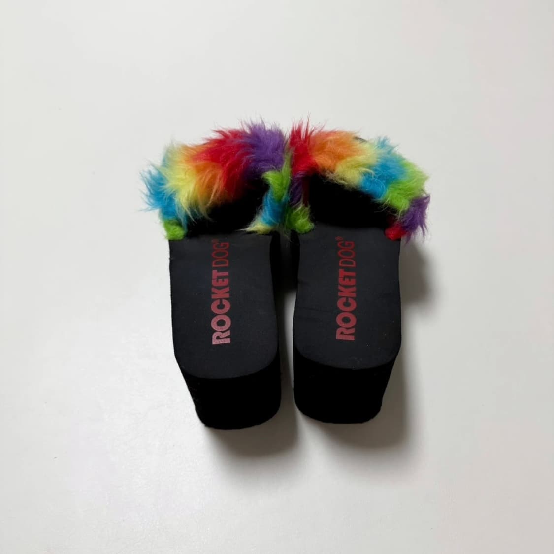 dolls kill (rocket dog) 레인보우 퍼 통굽 슬리퍼 상품이미지5