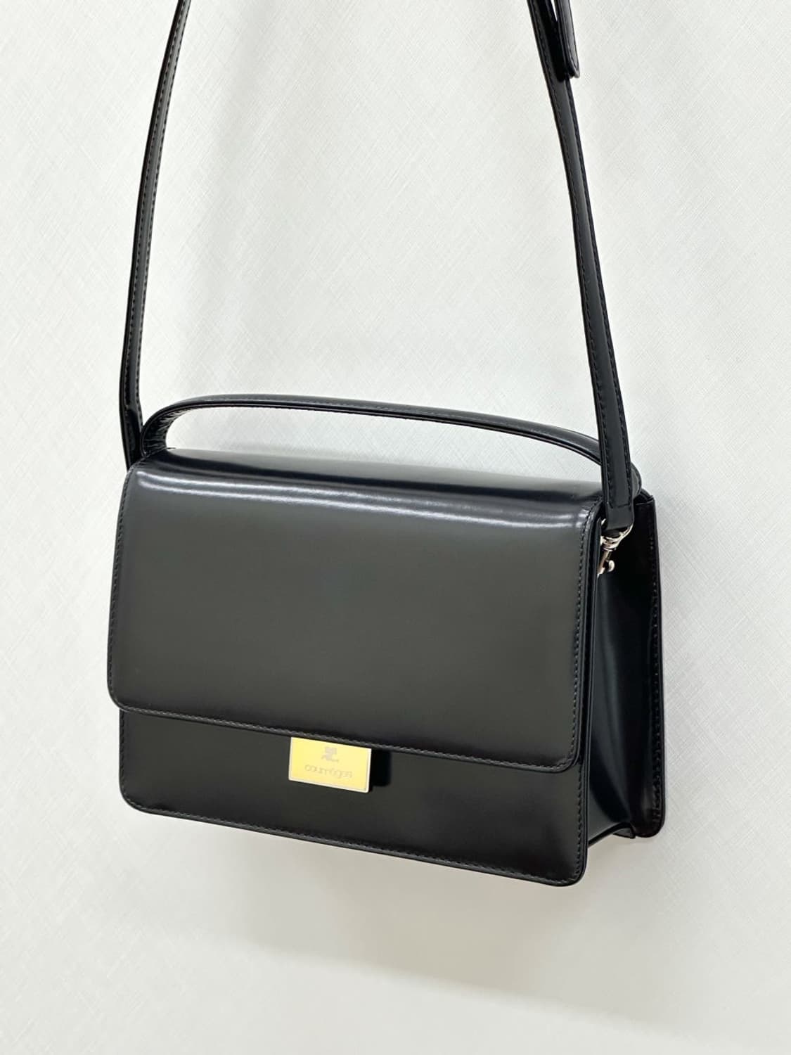  courreges / 꾸레쥬 블랙 스퀘어 핸드백 상품이미지1