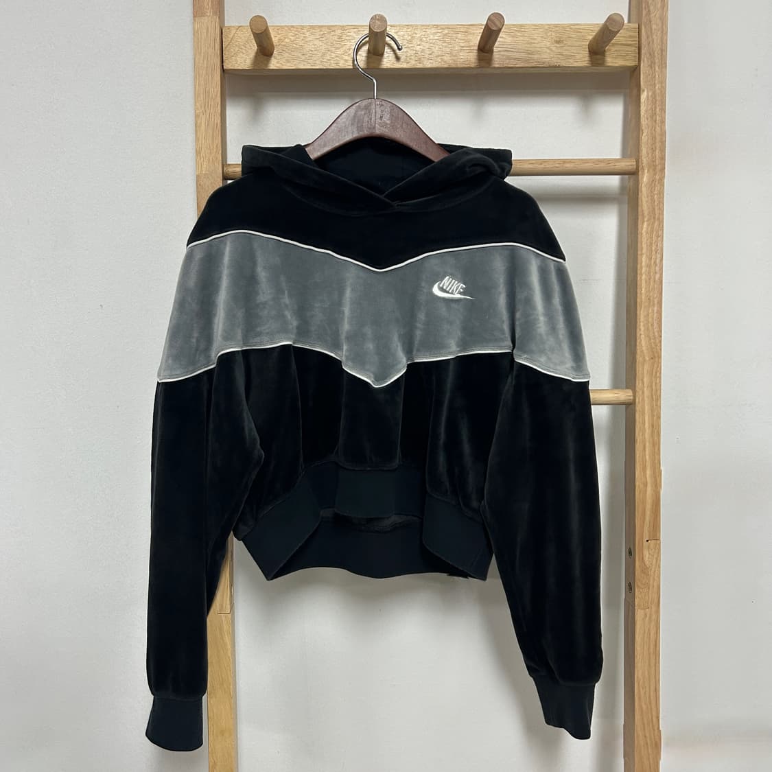 나이키 스우시 로고 벨벳 크롭 후디 상품이미지2