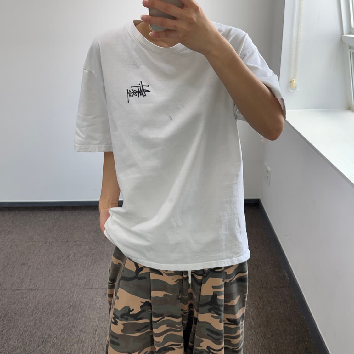 Stussy 스투시 백 로고 화이트 반팔 상품이미지1