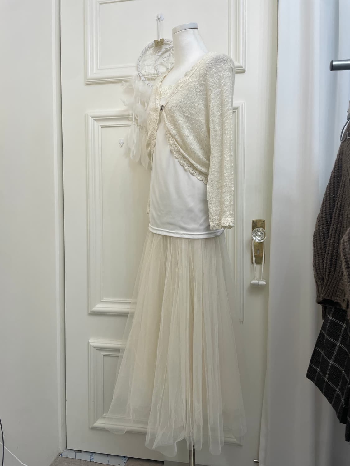 ivory one-button fairy buccle cardigan&l 상품이미지3