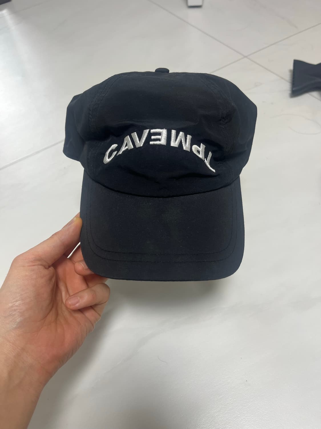 카브엠트 (CAV EMPT) 볼캡 (빈지노 착용) 상품이미지1