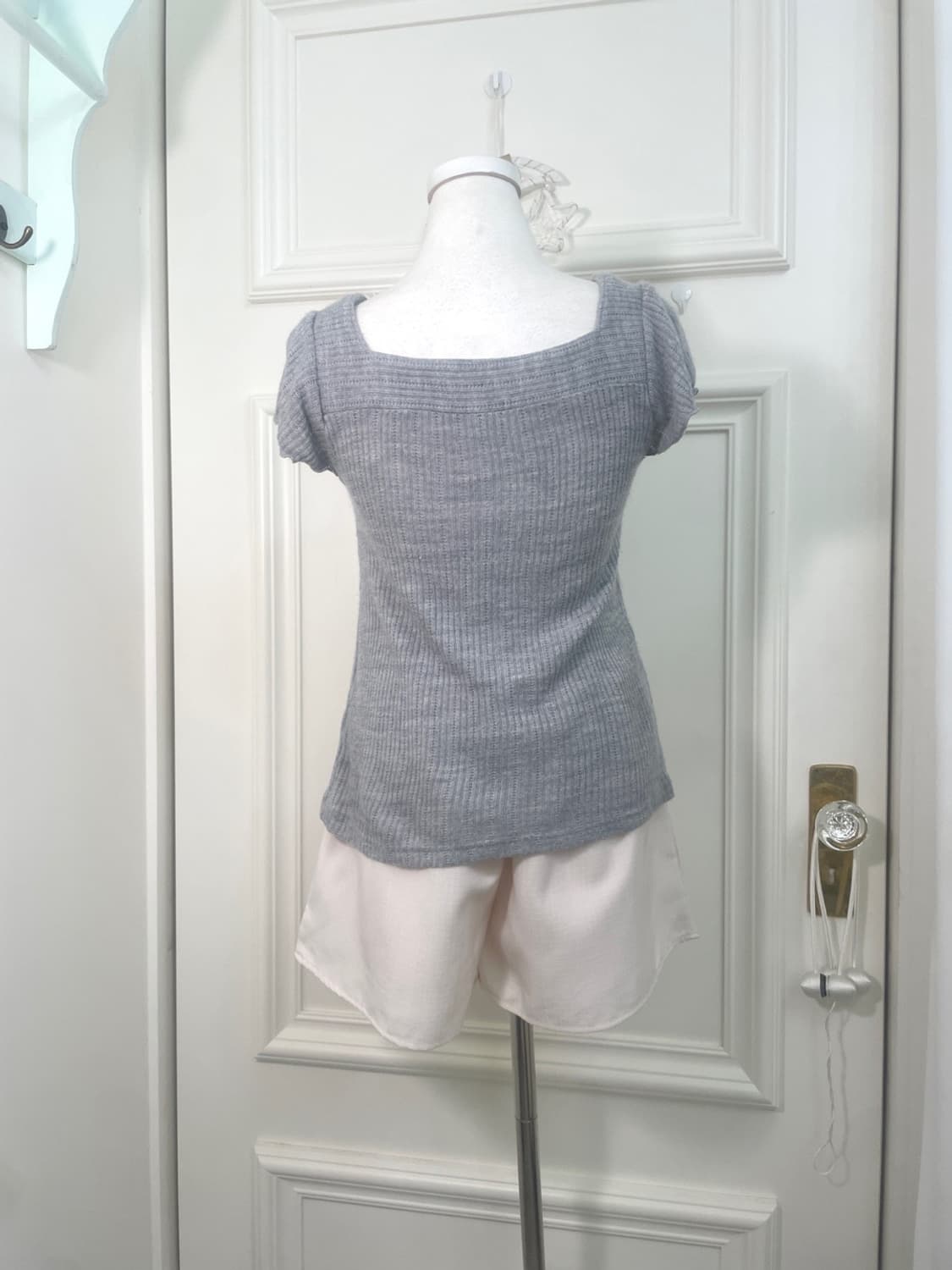 gray button point square-neck knit top 상품이미지2