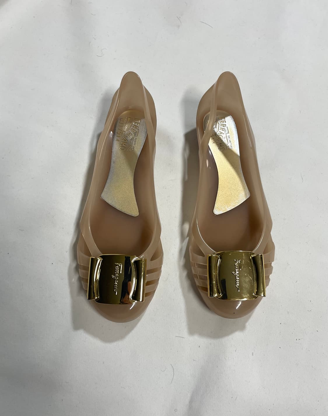 페라가모 골드 플레이트 젤리슈즈 상품이미지4