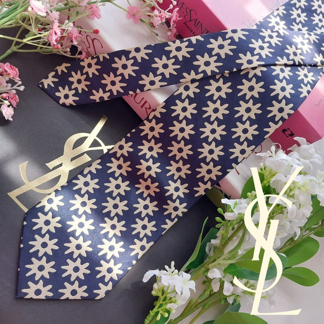 입생로랑 실크 네이비 플라워 패턴 넥타이 9.5cm A등급 K2411
 상품이미지2