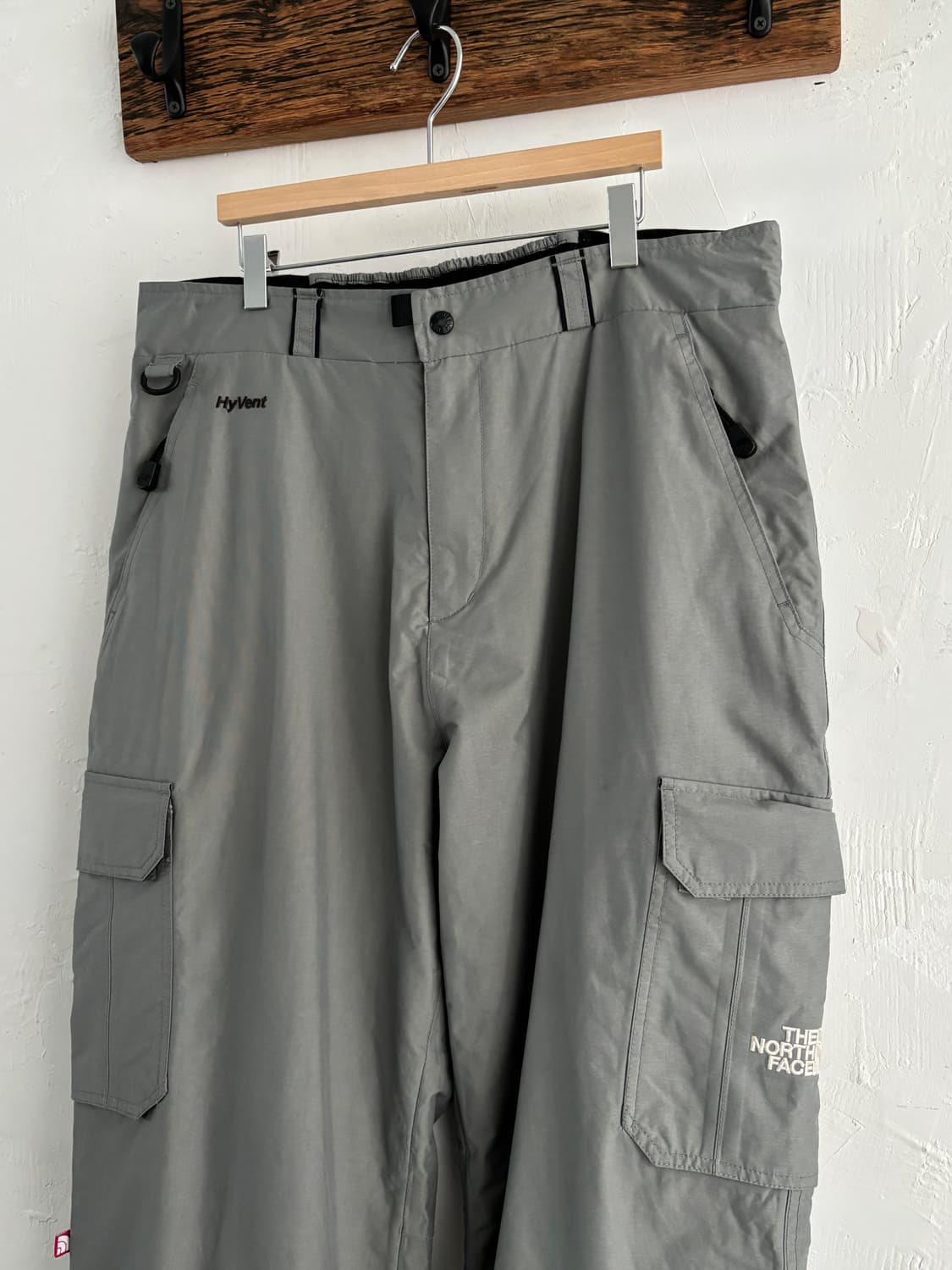 The North Face 노스페이스 그레이 하이벤트 나일론 카고 팬츠 상품이미지1