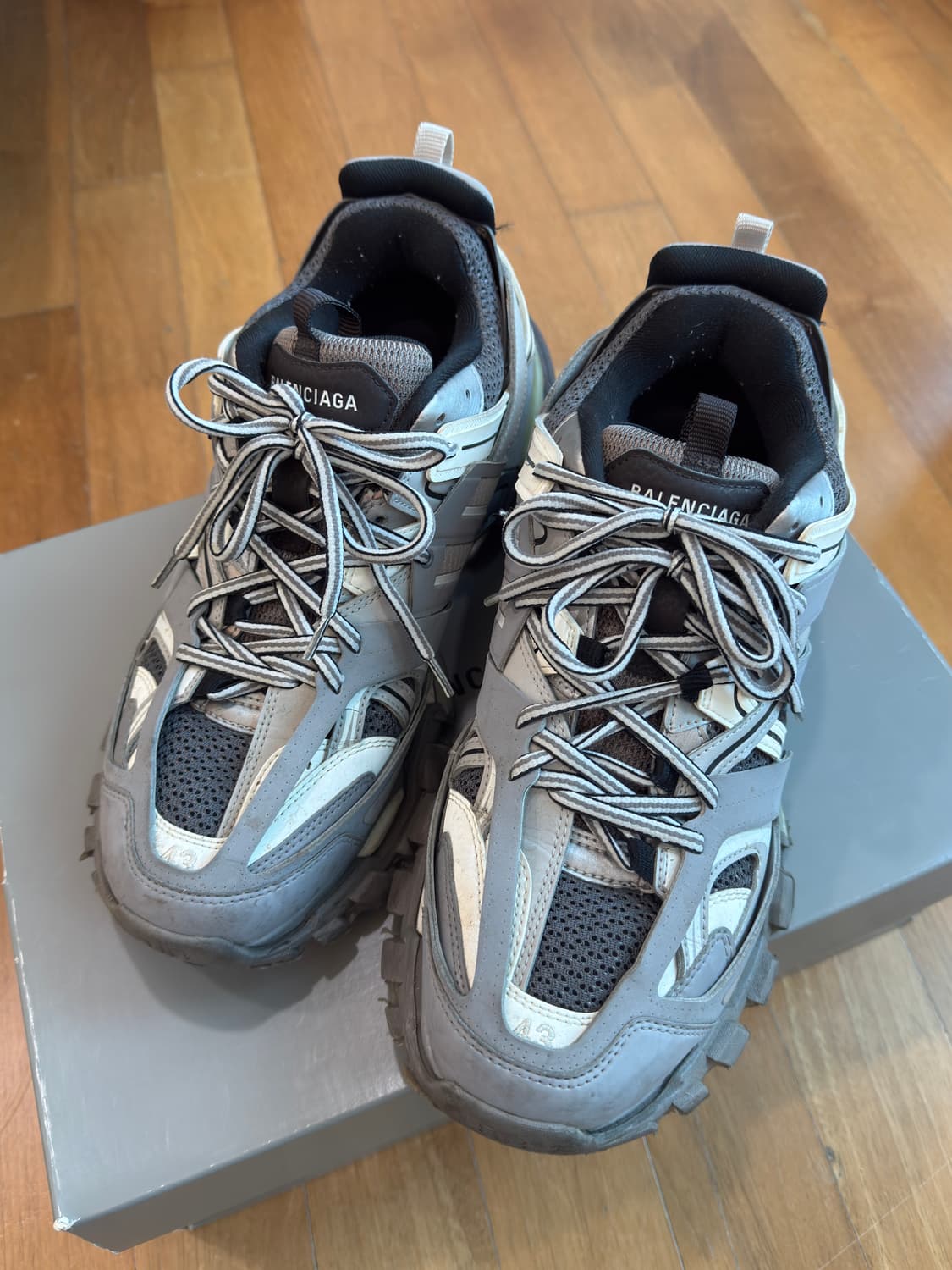 [uk 9] 발렌시아가 트랙 스니커즈 그레이 화이트 상품이미지1