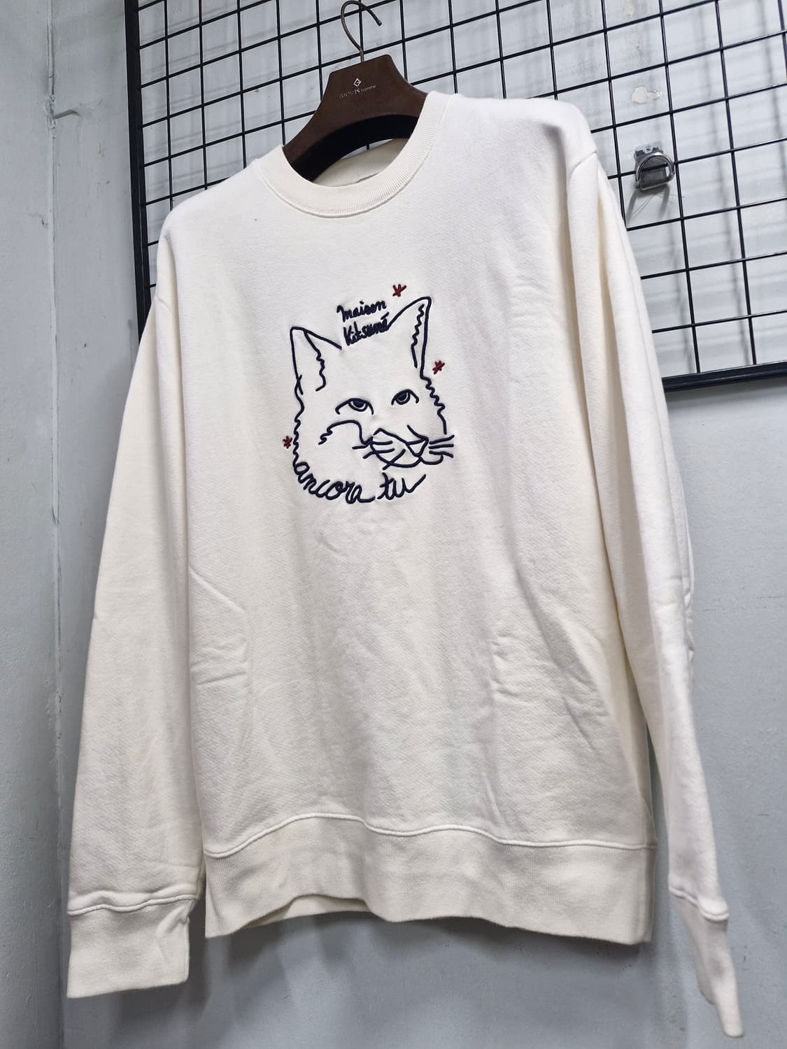 100L 메종키츠네 폭스헤드 맨투맨 아이보리. 상품이미지3