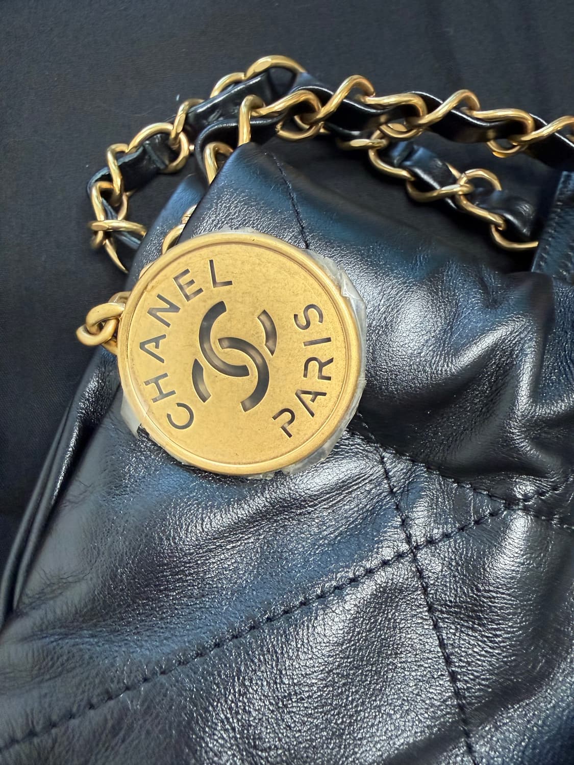 샤넬 22백 미디움 금장 상품이미지8