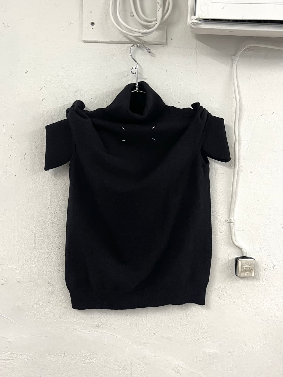 마틴 마르지엘라 2008FW 컬렉션 아카이브 파워 숄더 폴라 니트 상품이미지1