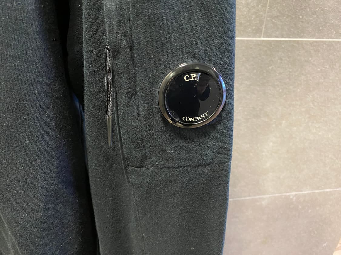 [택 새상품] CP컴퍼니 렌즈 와펜 반집업 맨투맨 티셔츠 상품이미지9