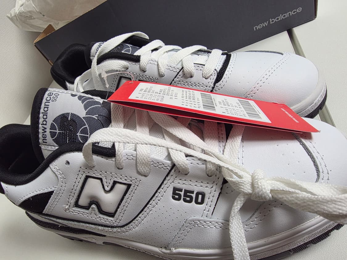새상품 뉴발란스 550 화이트 블랙 스니커즈 상품이미지3