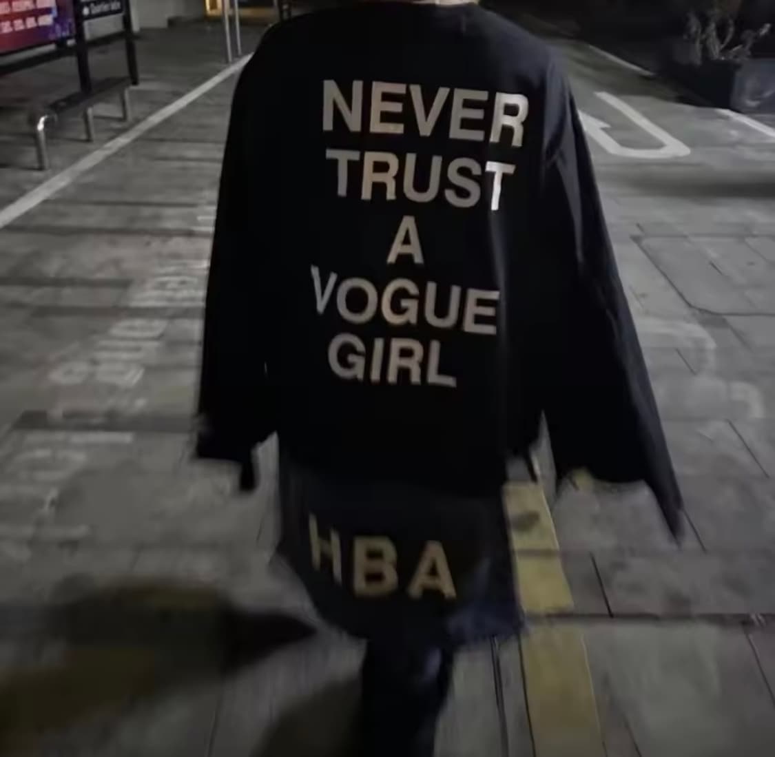 HBA × VOGUE 125주년 콜라보 티셔츠 (플레이보이카티 착용) 상품이미지6