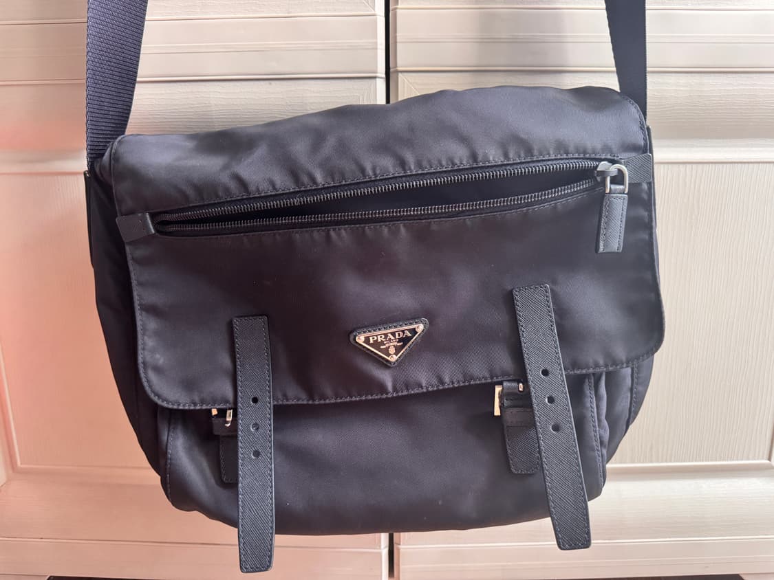 프라다 투버클 포코노 테수토 나일론 메신져 크로스백  상품이미지1