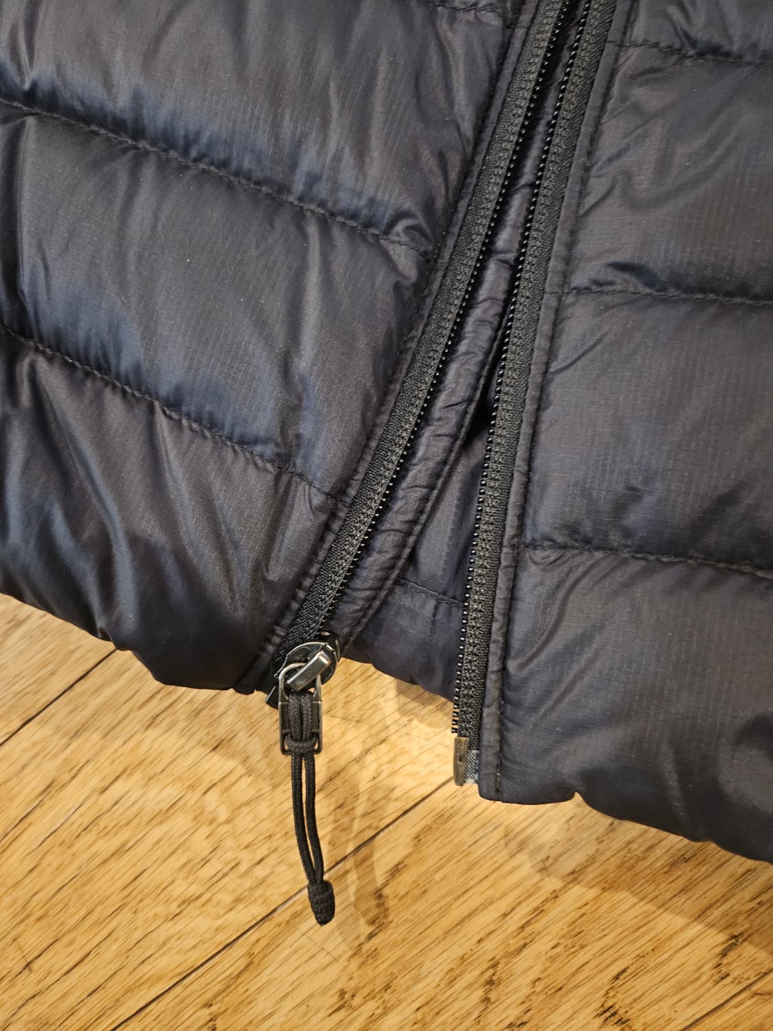 파타고니아 다운 스웨터 맨 L 1회착 판매 경량 패딩 등산 클라이밍 상품이미지3