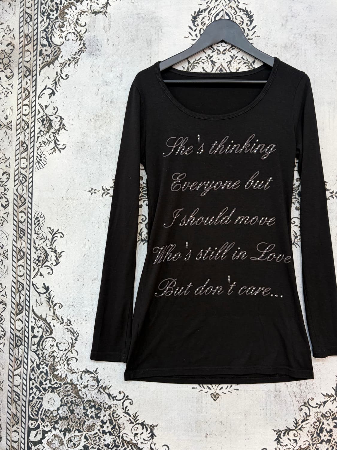 일본빈티지 Y2K 큐빅 레터링 키스마크 슬림핏 롱슬리브 상품이미지4