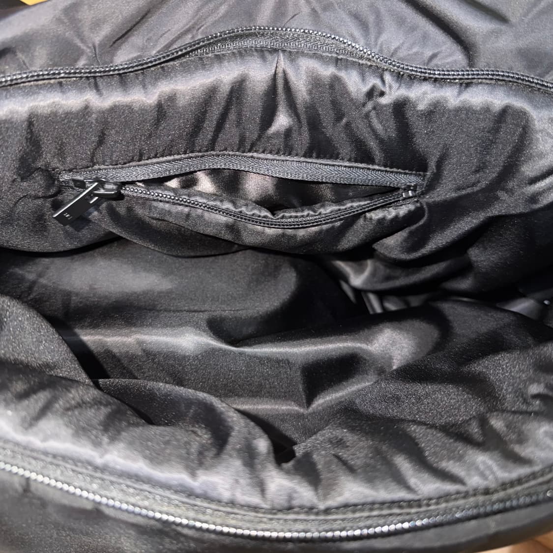 엘리엇 에밀 맥시 크로스바디 백 블랙 상품이미지10