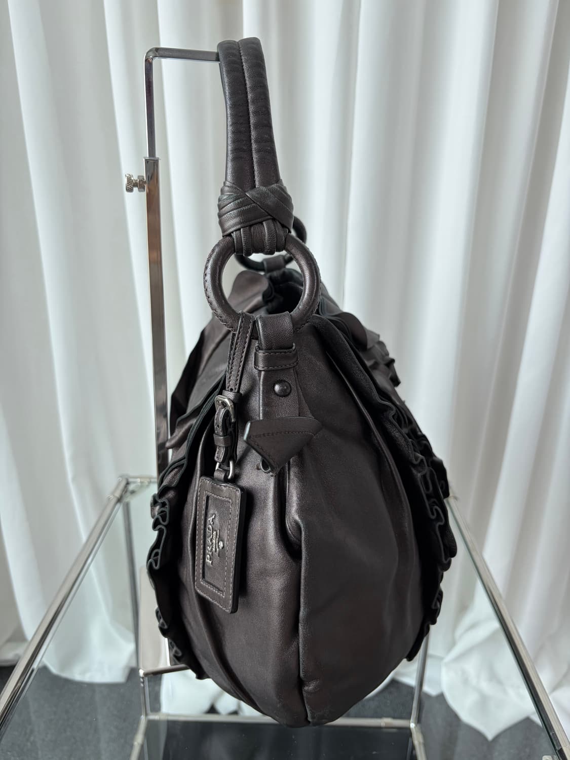프라다 나파 러플 숄더백 상품이미지6