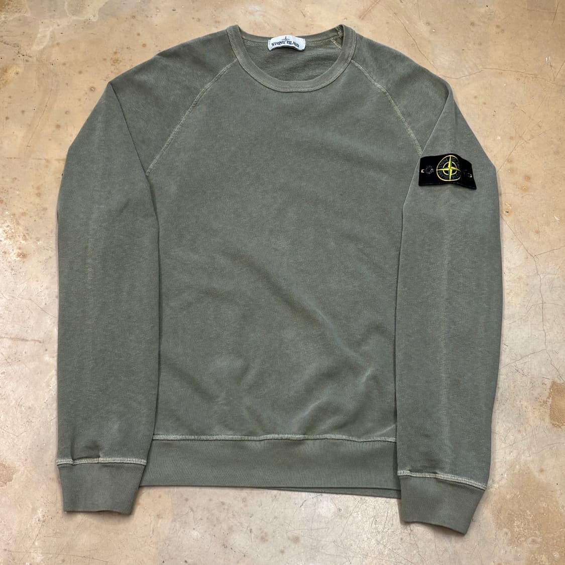 L 스톤아일랜드 카키 맨투맨 상품이미지2