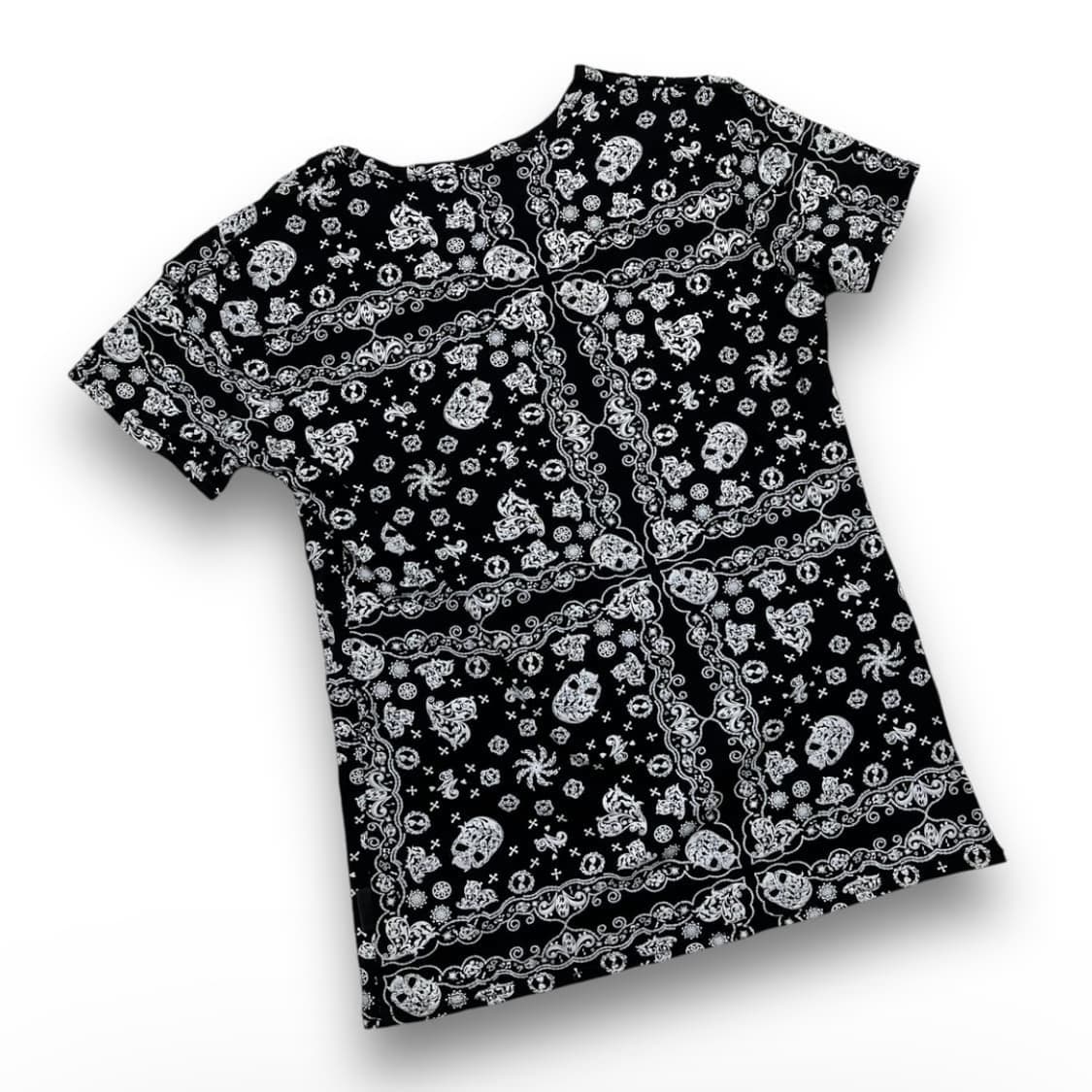 로엔 펑크 페이즐리 스컬 패턴 슬림 티셔츠 상품이미지3