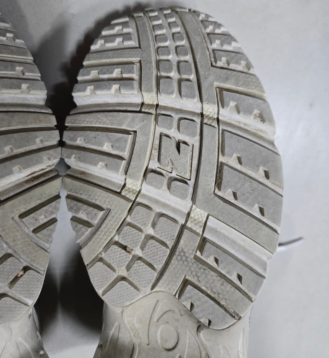 뉴발란스 725 그레이 런닝화 운동화 워킹화 250mm 상품이미지8