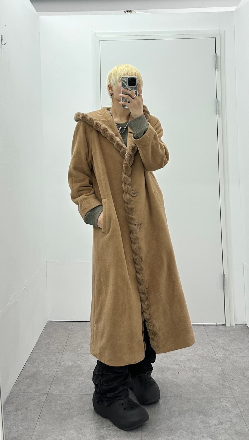 Fur trimming maxi coat 상품이미지1