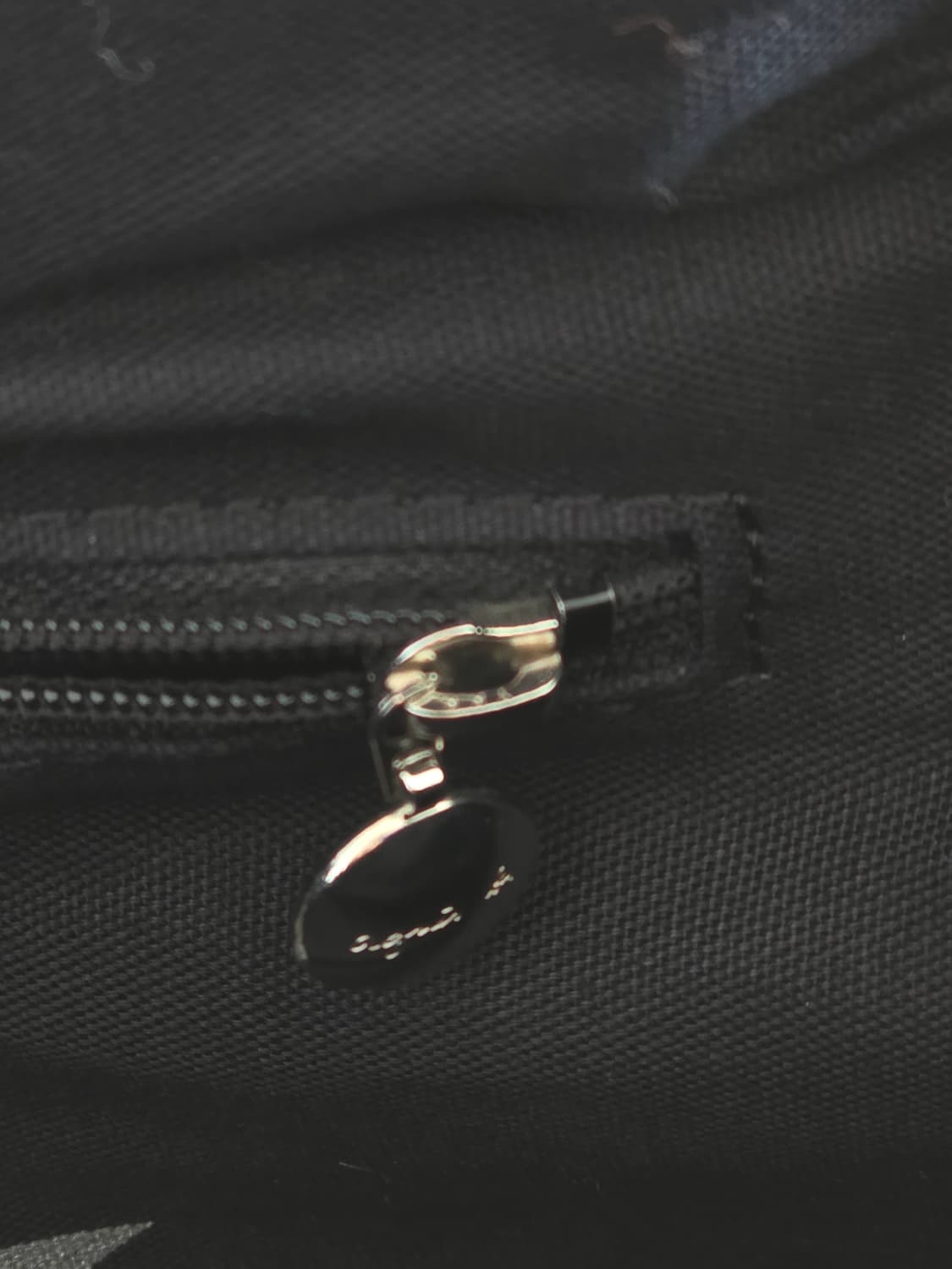 Agnes B 아네스베 블랙 에나멜 토트백 상품이미지6