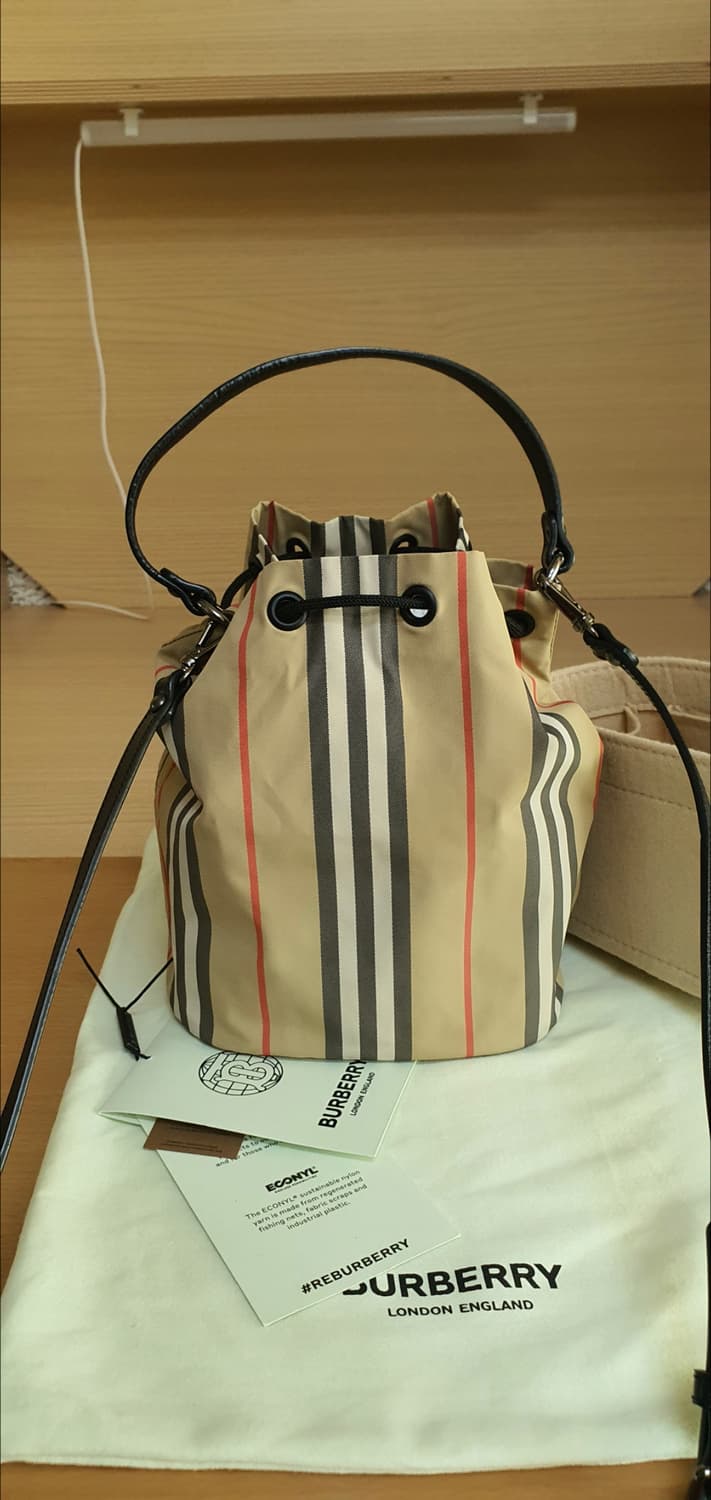 버버리 포이베 버킷백/크로스백 새상품급 정품(감정O) 상품이미지3