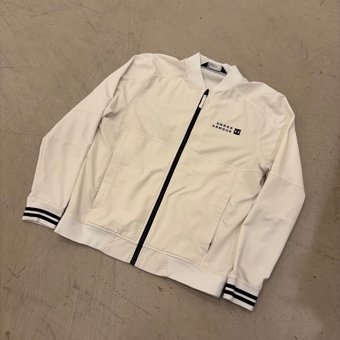 언더아머 스몰로고 화이트 자켓 상품이미지1