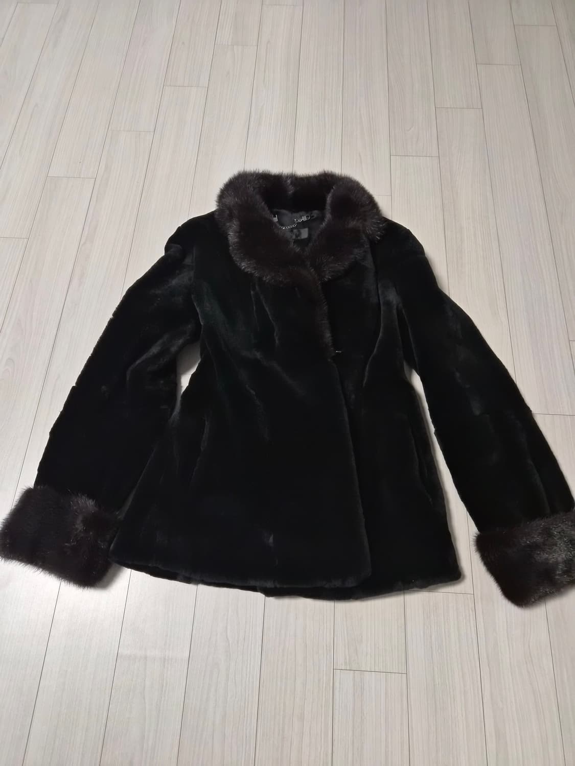 지고트(JIGOTT) 리얼 쉬어드 밍크 100% 하프 코트 상품이미지5