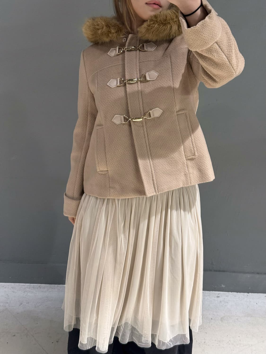 세실맥비깔 버클 디테일 라떼갸루 숏코트 상품이미지4