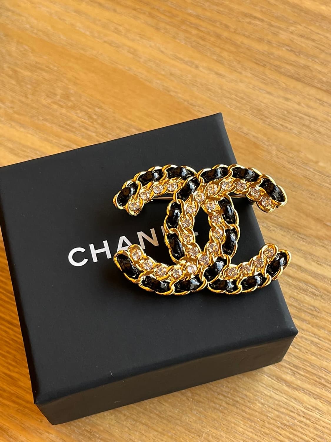 샤넬 정품 업사이클링 cc로고 레더 브로치 상품이미지2