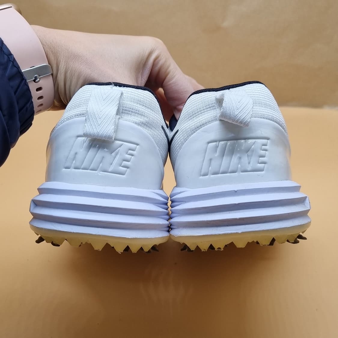 나이키 루나 커맨드2. 여성골프화235. 상품이미지4