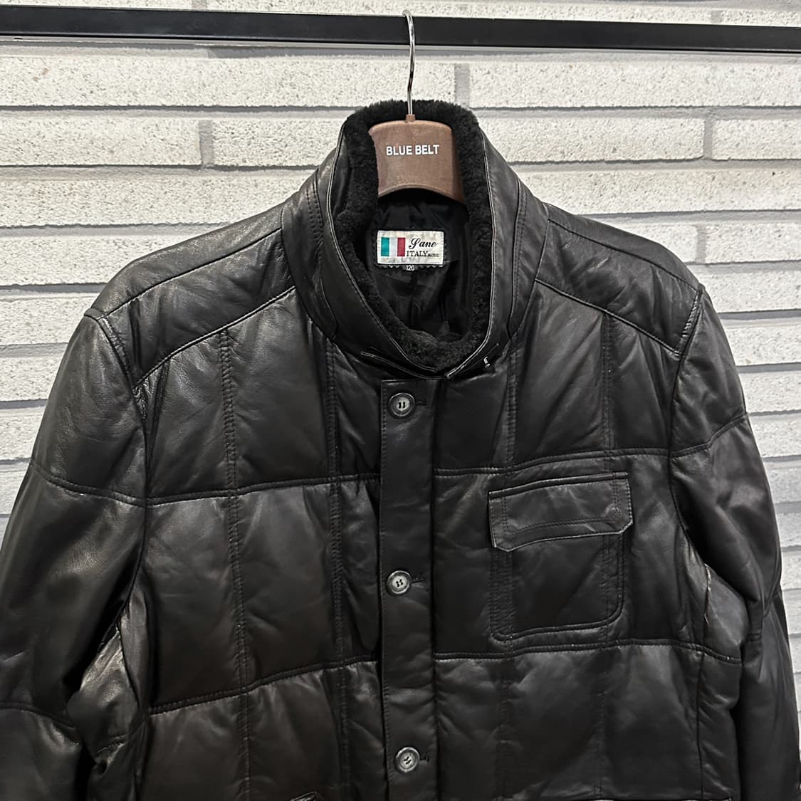 ITALY VINTAGE 패디드 가죽 자켓 플랩포켓 퍼카라넥 디테일 블랙 상품이미지4