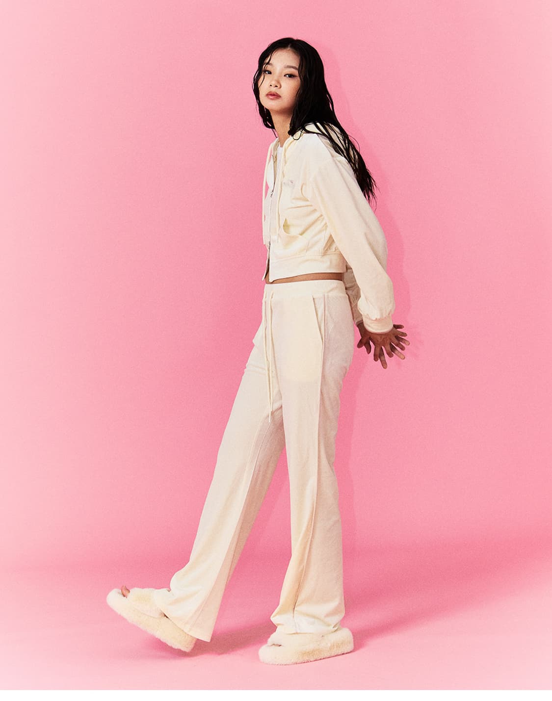오디너리 홀리데이 헬로키티 콜라보 트레이닝 벨벳 팬츠 상품이미지2