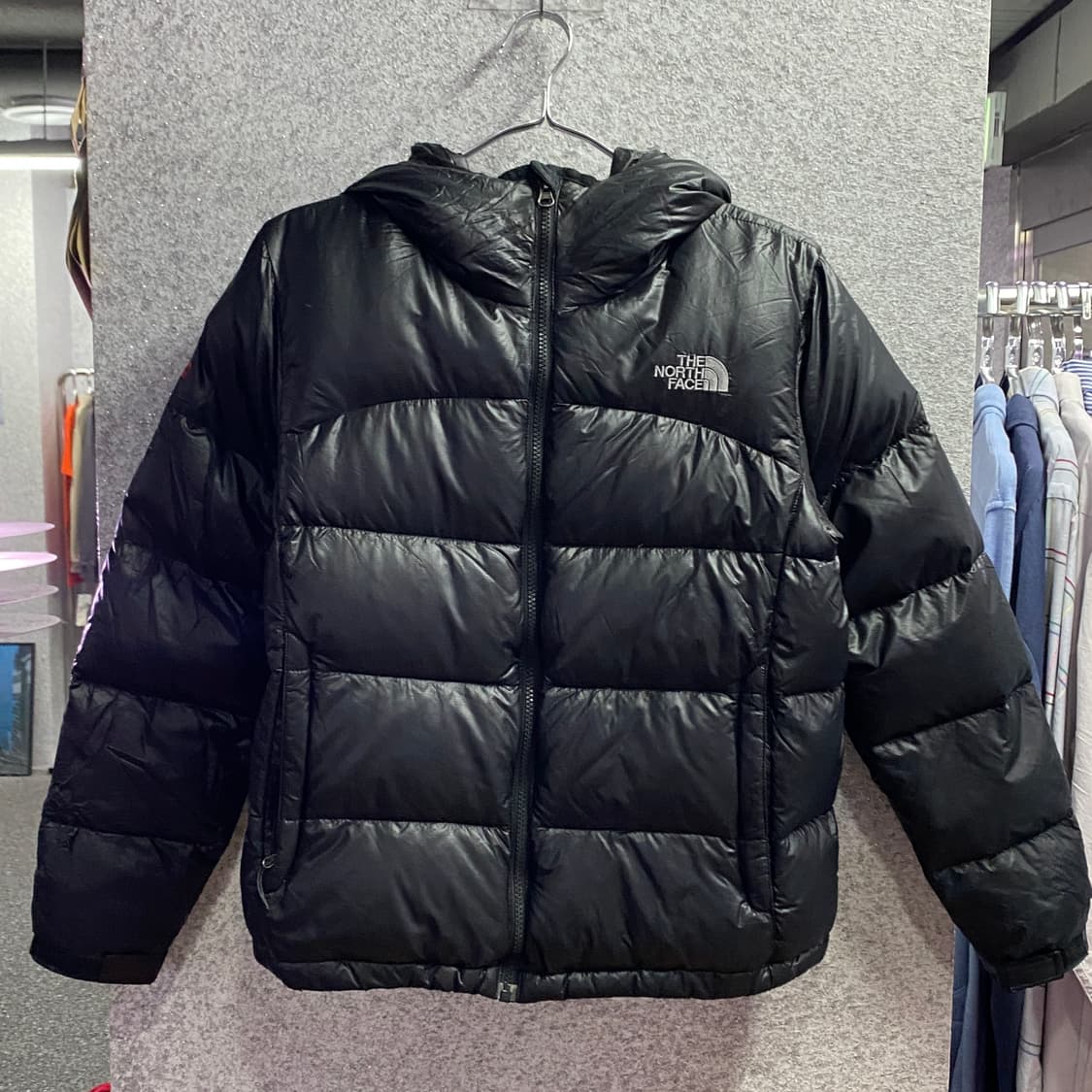 노스페이스 써밋 스몰로고 블랙 경량 패딩 B4036 상품이미지2
