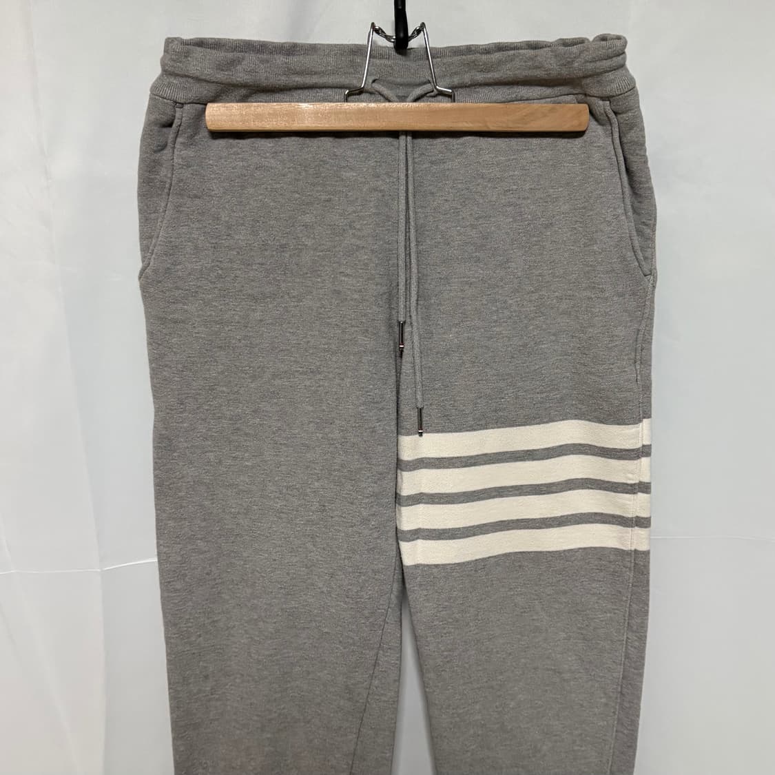 [S급/1] 톰브라운 사선완장 트레이닝 조거팬츠 바지 그레이 상품이미지2