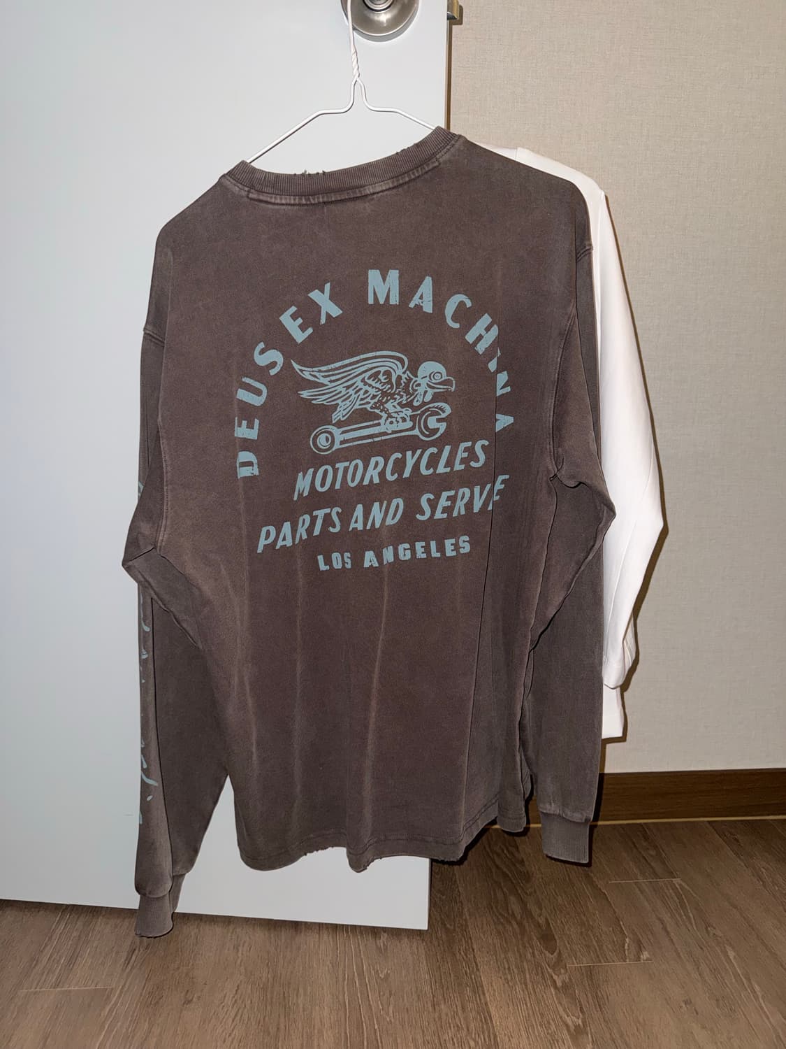 데우스 엑스 마키나 롱슬리브 상품이미지2