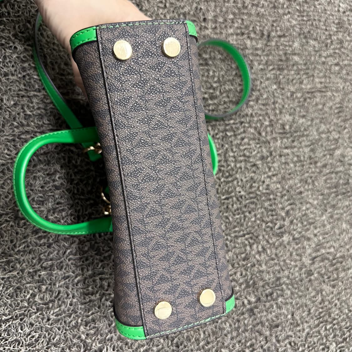 마이클코어스 시그니처 샹탈 여성 크로스백 그린 상품이미지9