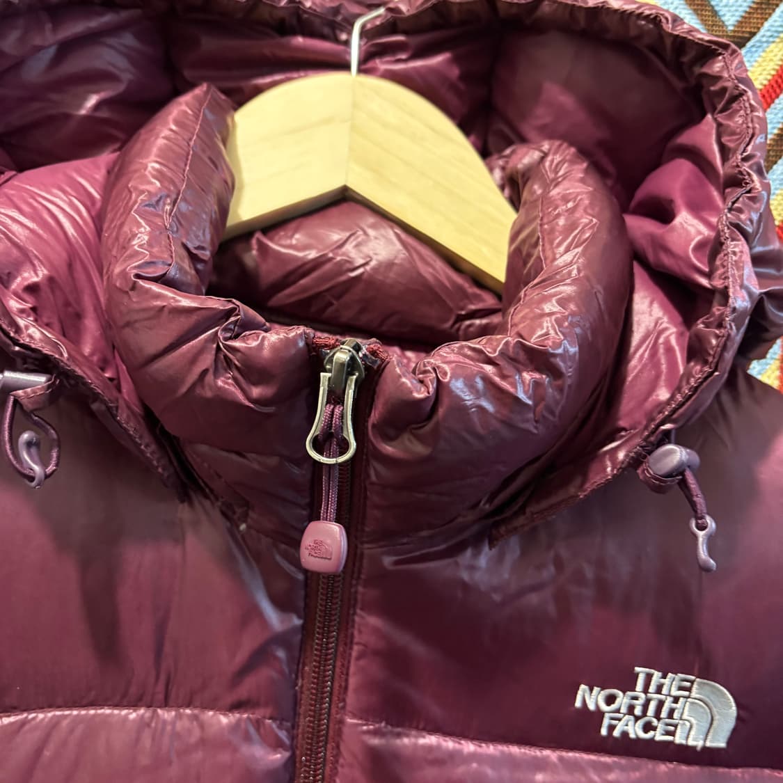 노스페이스700 버건디 구스다운 후드패딩자켓 상품이미지3