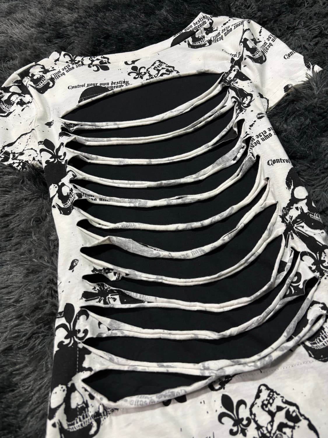 Lazy Daisy 해골 프린팅 백슬래시 컷아웃 반팔 티셔츠 상품이미지4