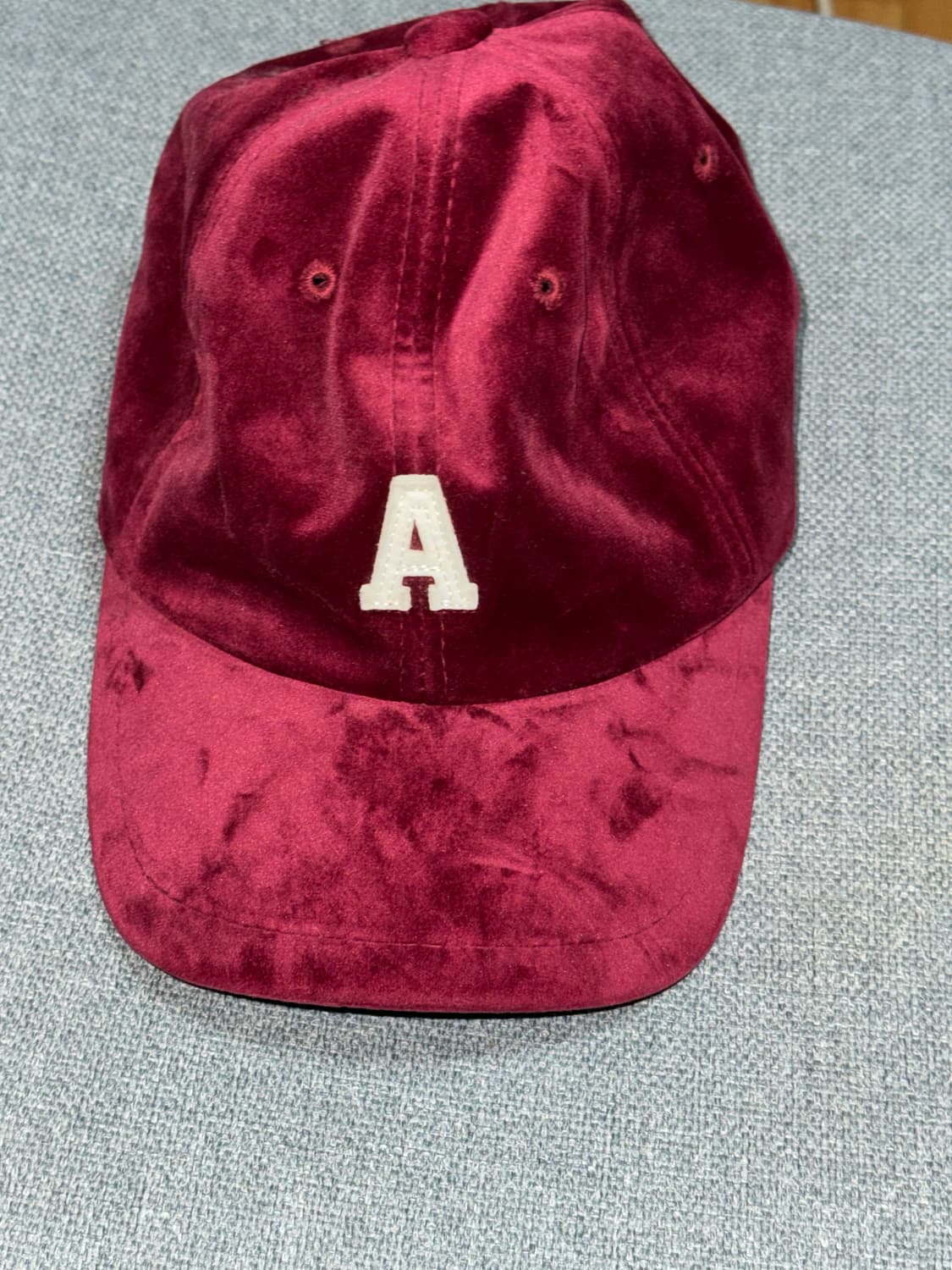 벨벳 소재 버건디 볼캡 A자 자수 모자 상품이미지2