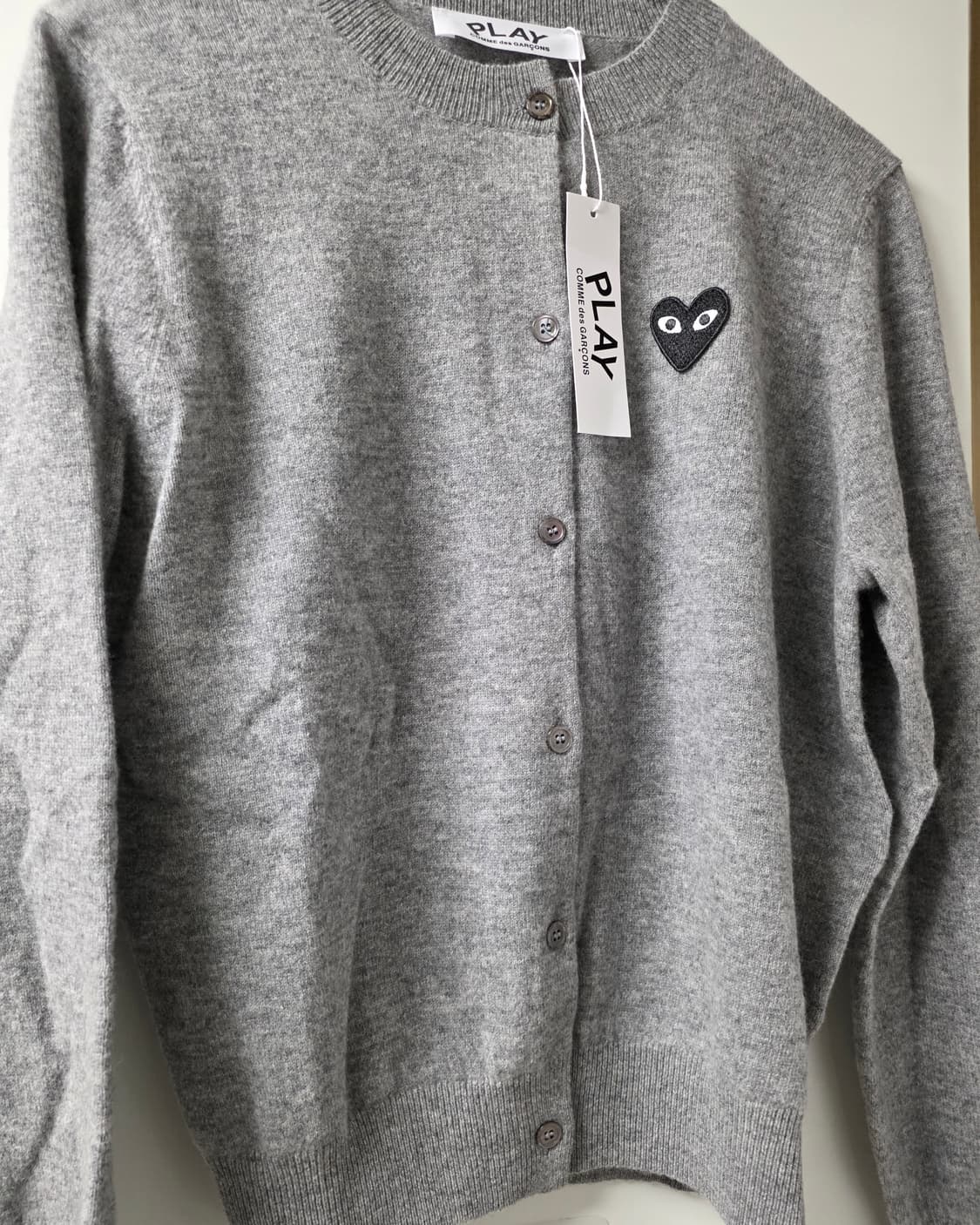 꼼데가르송 플레이 회색 가디건 블랙와펜 상품이미지1